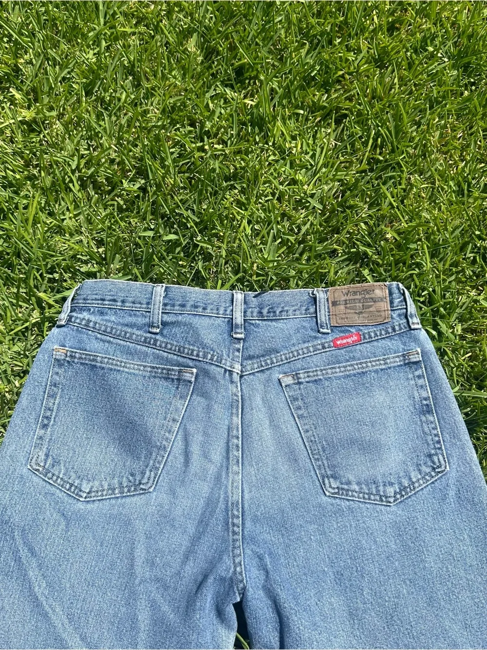 Men's Classic Light Blue Denim Jeans Size 34x30 Relaxed Fit